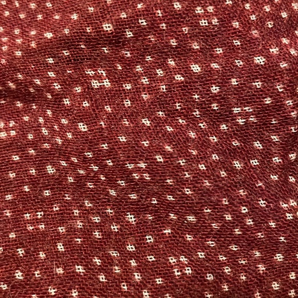 Beautiful wool scarf, NWOT, in lovely rusty-burgundy and cream design. - Picture 3 of 3